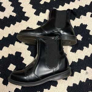 Dr. Martens women’s flora leather Chelsea boot. Black. EU 38. US 7